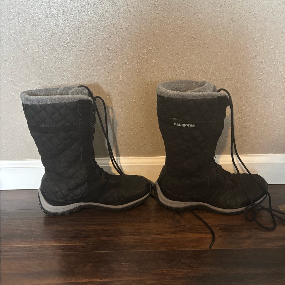 Patagonia Women's Quilted Black Winter Boots